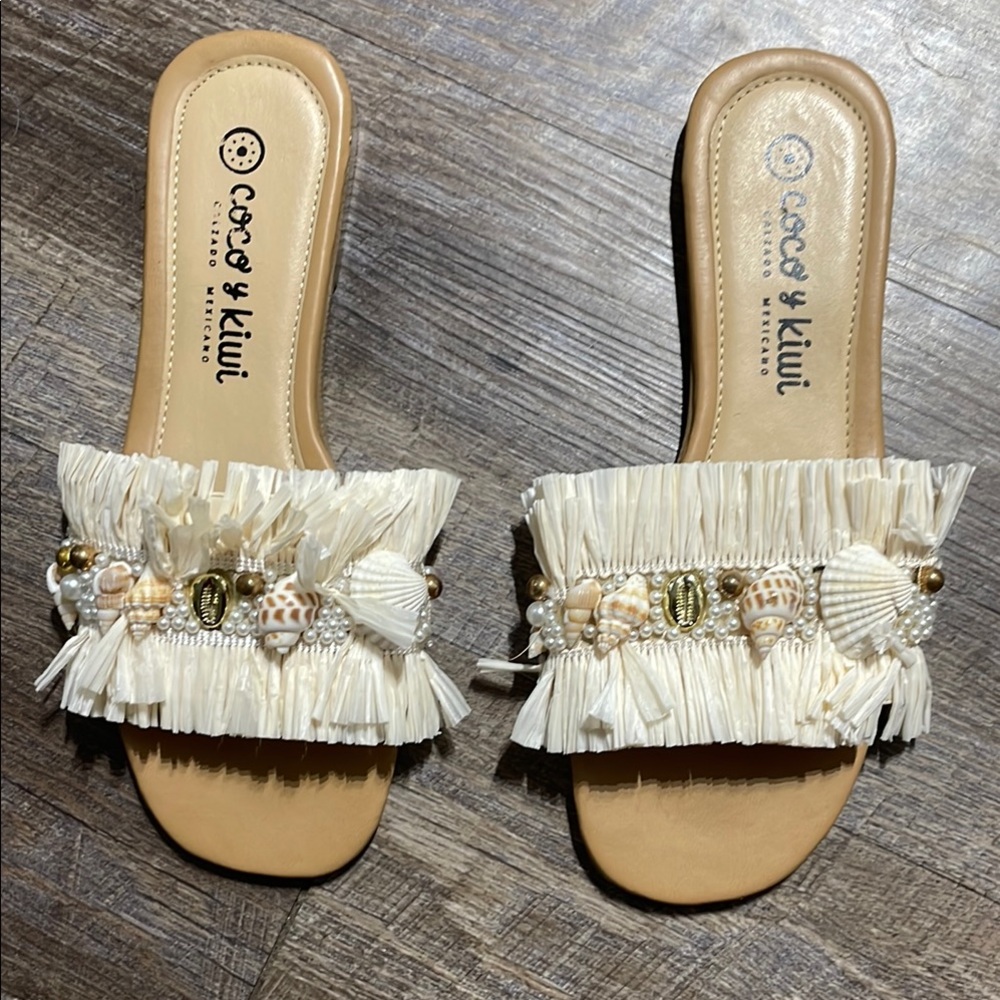 Coco & kiwi shell & straw Slides Sandals
